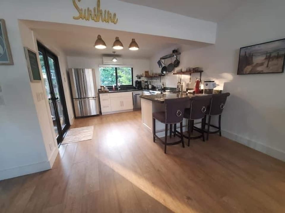 Open layout fully appointed eat in kitchen with 3 barstools & Separate Dining Table with 6 person seating. 