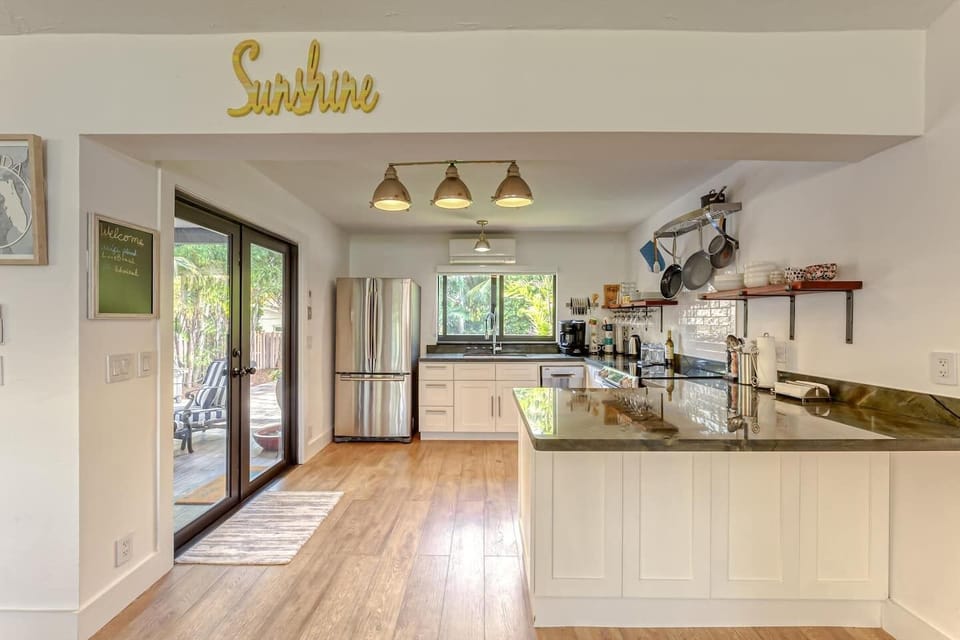 Open layout fully appointed eat in kitchen with 3 barstools & Separate Dining Table with 6 person seating. 