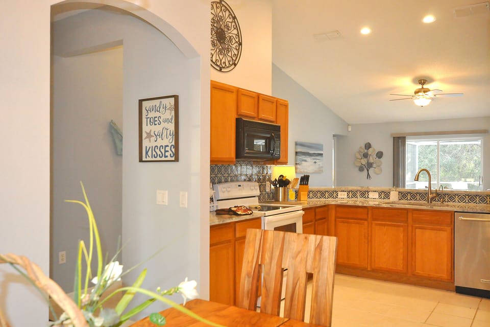 Meal prep is easy in our well stocked kitchen! Photo January 2023.