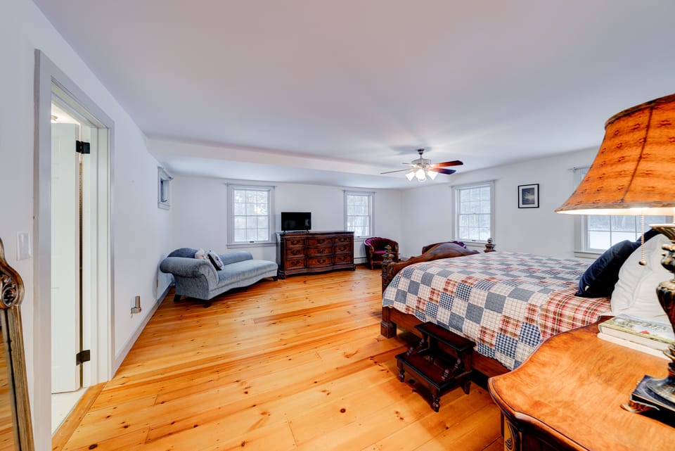 Master bedroom 