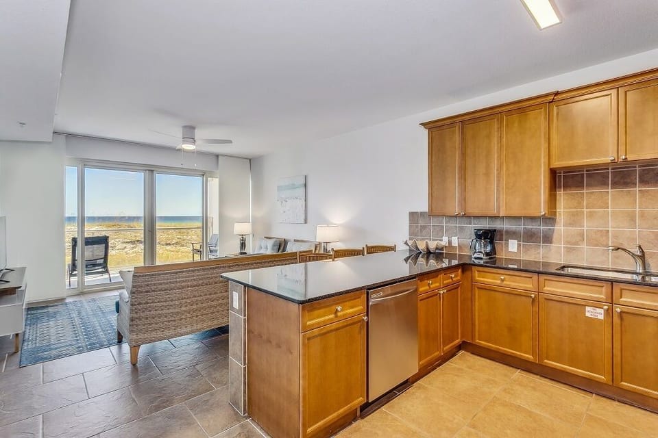 Beach Club 103A - Kitchen