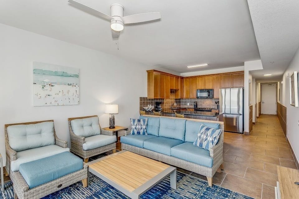 Beach Club 103A - Living room