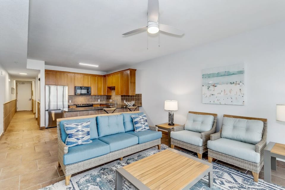 Beach Club 104A - Living room