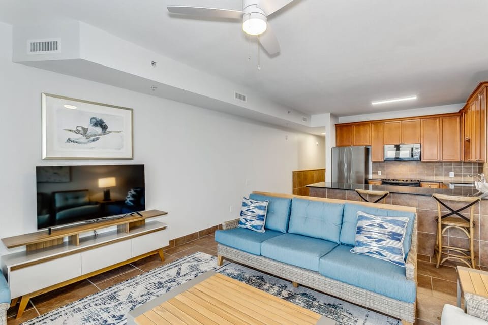 Beach Club 104A - Living room