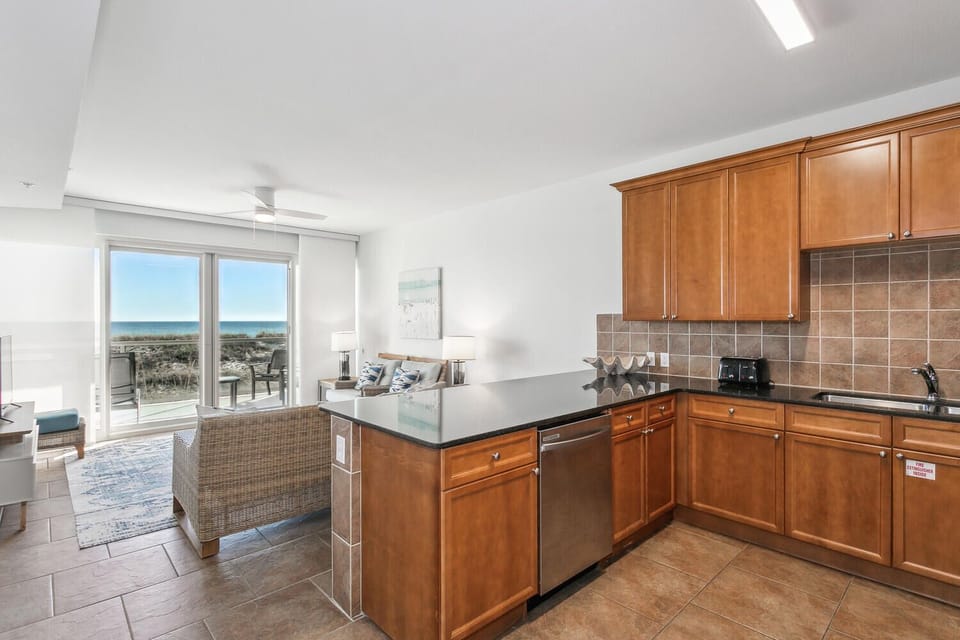 Beach Club 105A - Kitchen