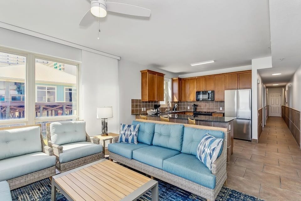 Beach Club 106A - Living room