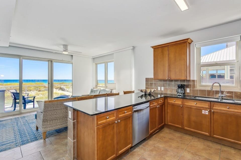 Beach Club 106A - Kitchen