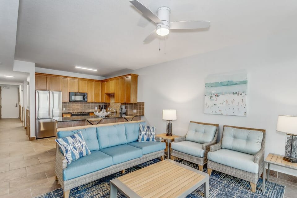 Beach Club 204A - Living room