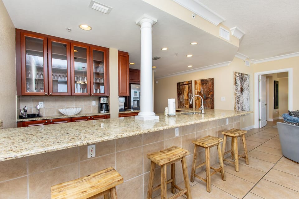 Beach Club 402 - Kitchen