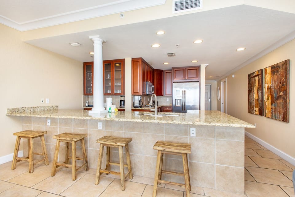 Beach Club 402 - Kitchen
