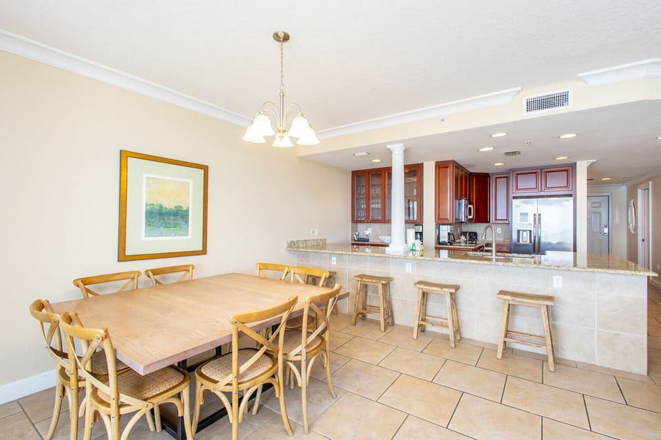 Beach Club 402 - Dining Room