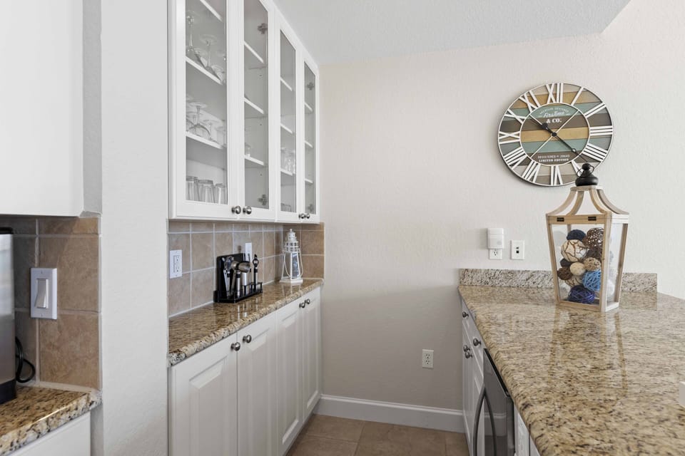 Beach Club 501 - kitchen