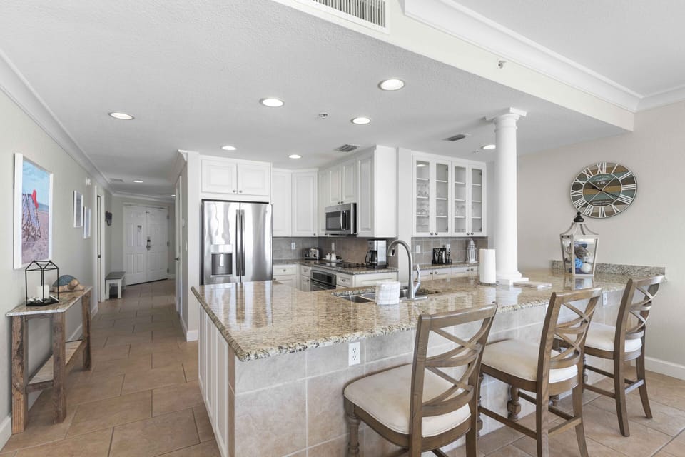 Beach Club 501 - kitchen