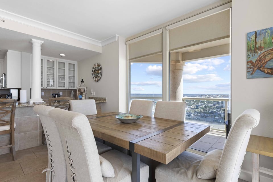 Beach Club 501 - dining room