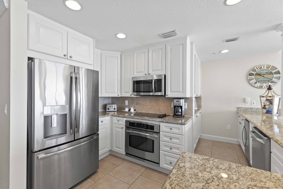 Beach Club 501 - kitchen