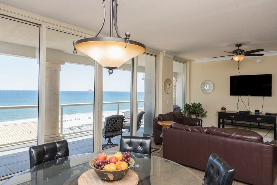Beach Club 601 - Dining Room