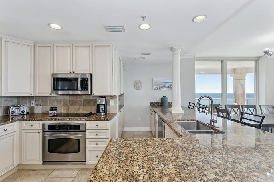 Beach Club 1001 - Kitchen