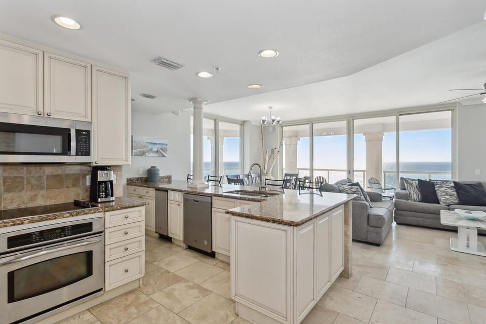 Beach Club 1001 - Kitchen