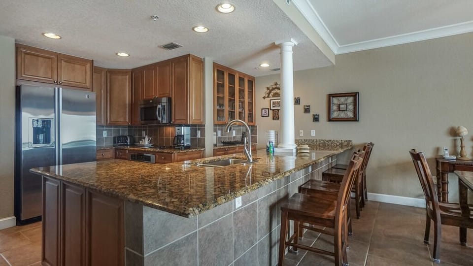 Beach Club 1003 - Kitchen