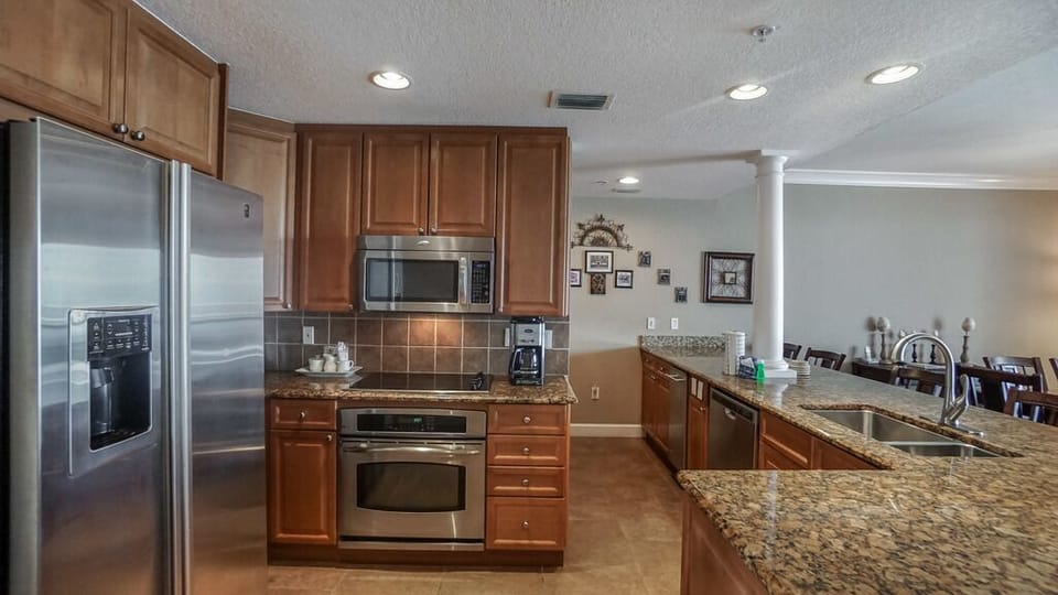 Beach Club 1003 - Kitchen