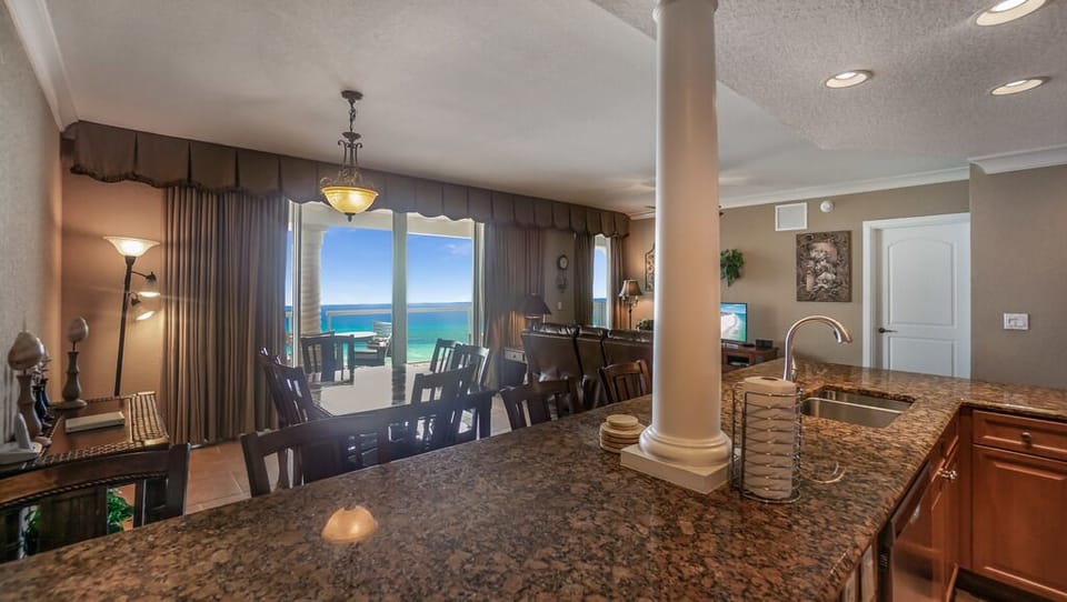 Beach Club 1003 - Kitchen
