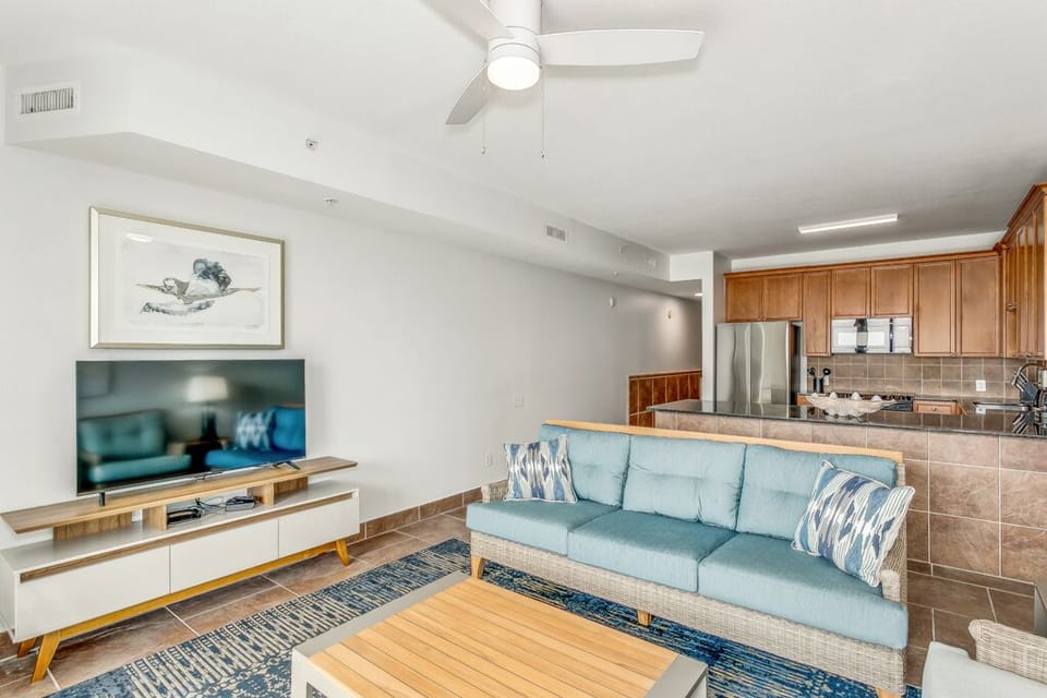 Beach Club 104B - living room