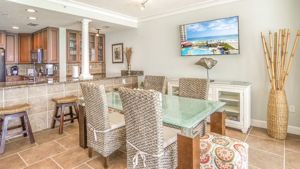 Beach Club 1203 - Dining room