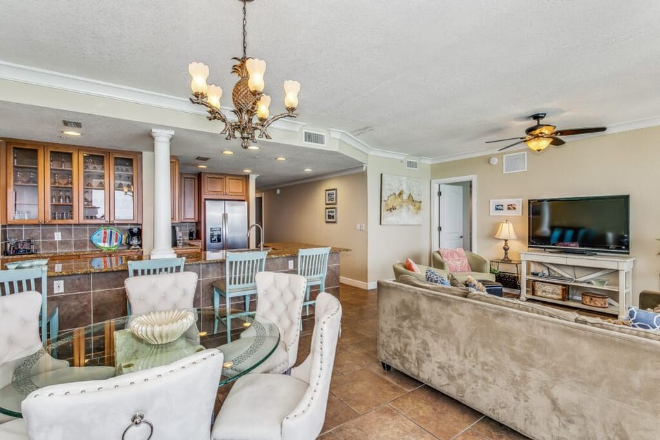 Beach Club 1204 - Dining Room/Kitchen