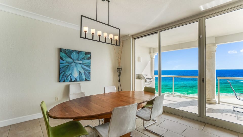 Beach Club 1205 - Dining room