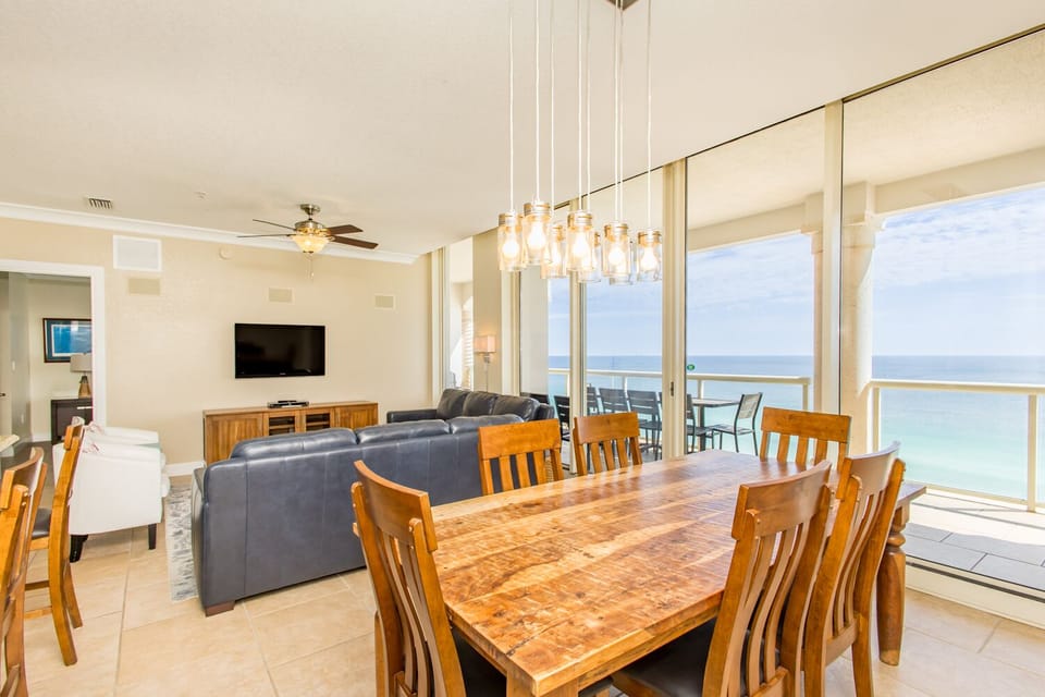 Beach Club 1602 - Dining room