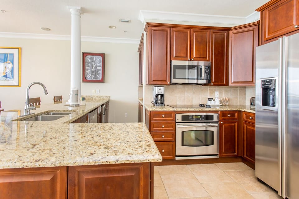 Beach Club 1602 - Kitchen