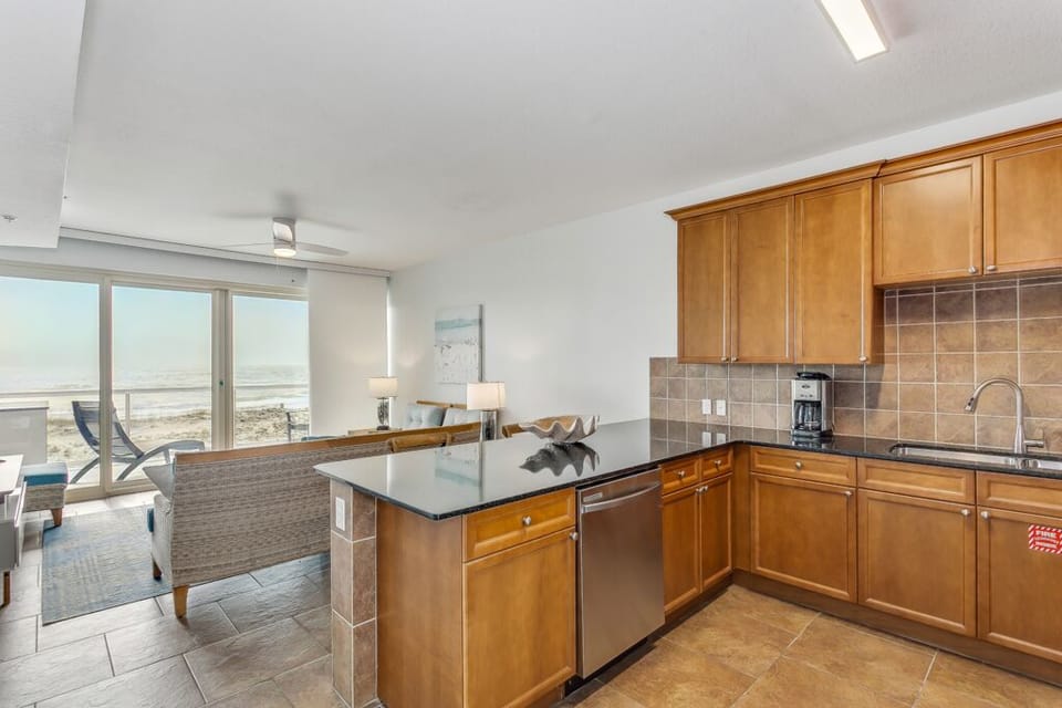 Beach Club 205B - kitchen