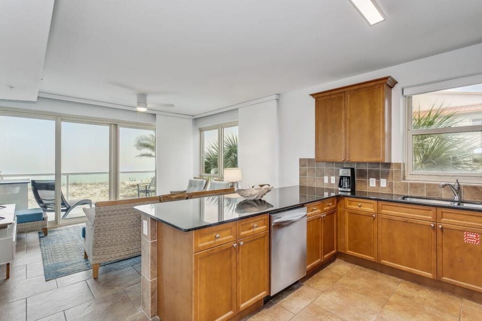 Beach Club 206B  - Kitchen