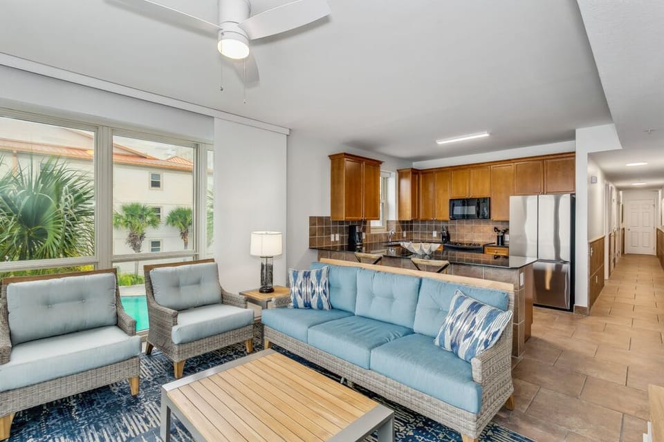Beach Club 206B  - Living room