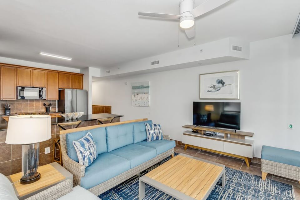 Beach Club 206B  - Living room