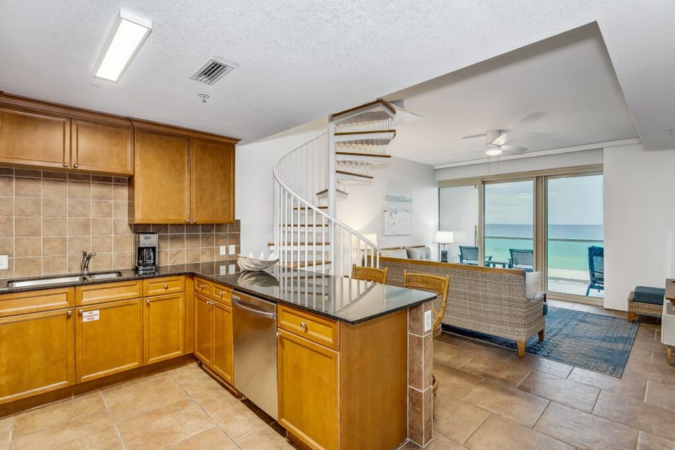 Beach Club 302A - kitchen