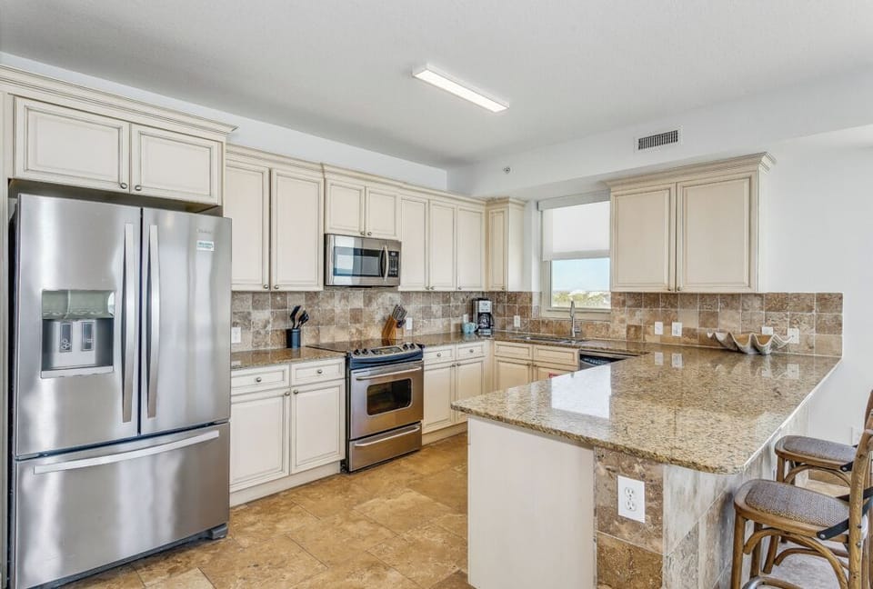 Beach Club 302B - Kitchen
