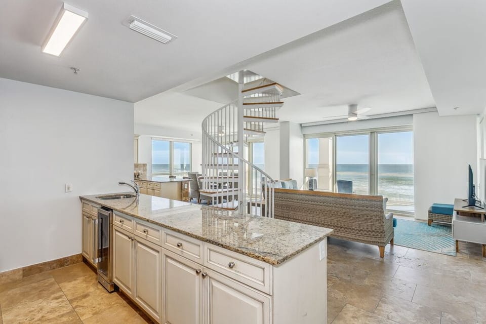 Beach Club 302B - Wet bar