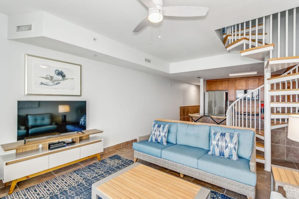 Beach Club 304B - LivingRoom