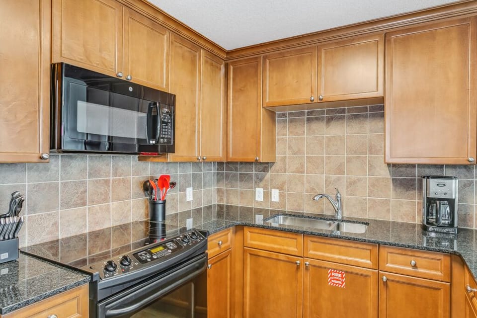 Beach Club 304B - Kitchen