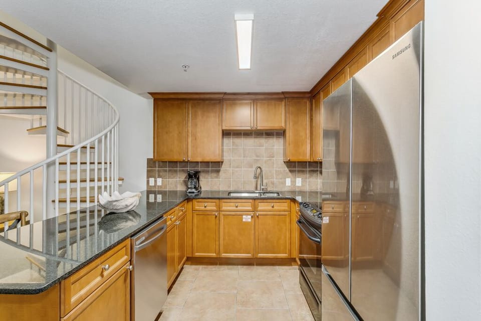 Beach Club 305A - Kitchen