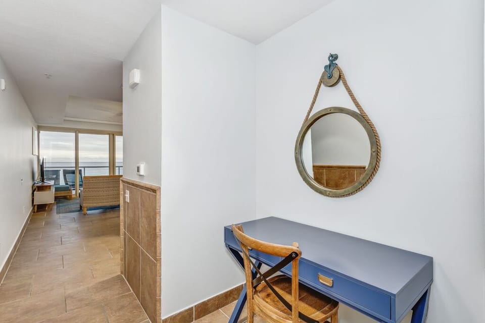 Beach Club 305A - hallway desk