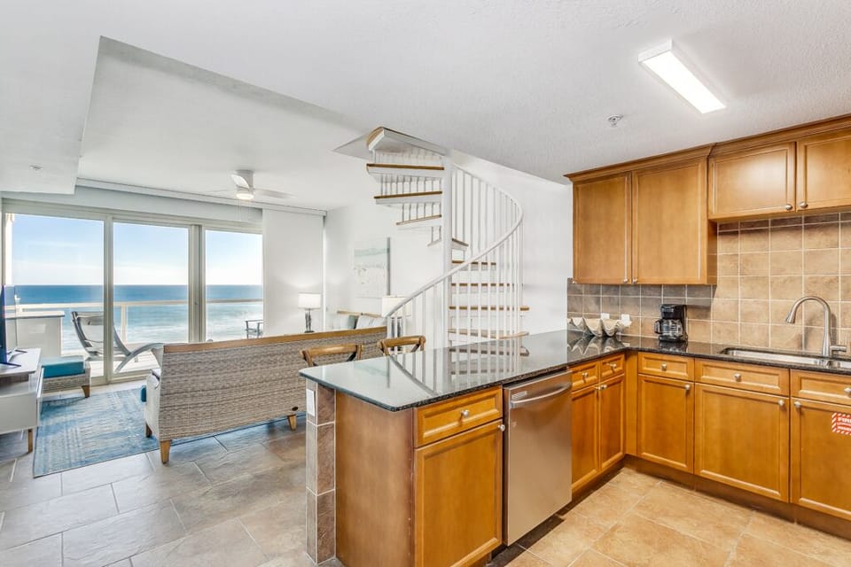 Beach Club 305B - Kitchen