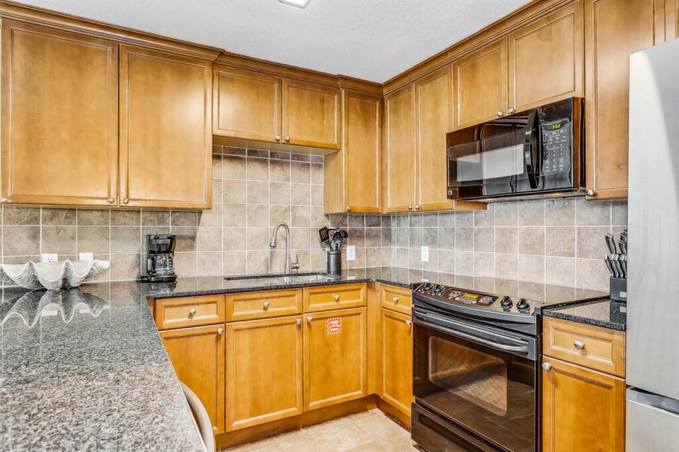 Beach Club 305B - Kitchen