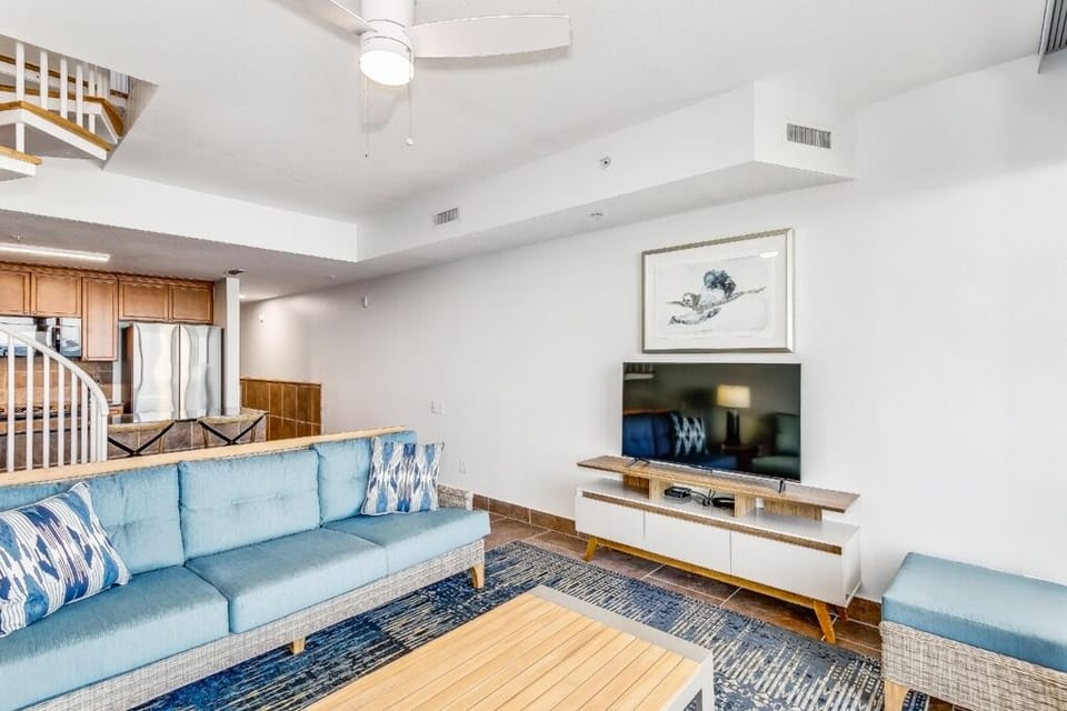 Beach Club 305B - Living Room
