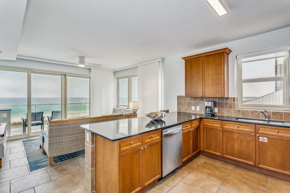 Beach Club 306A - Kitchen