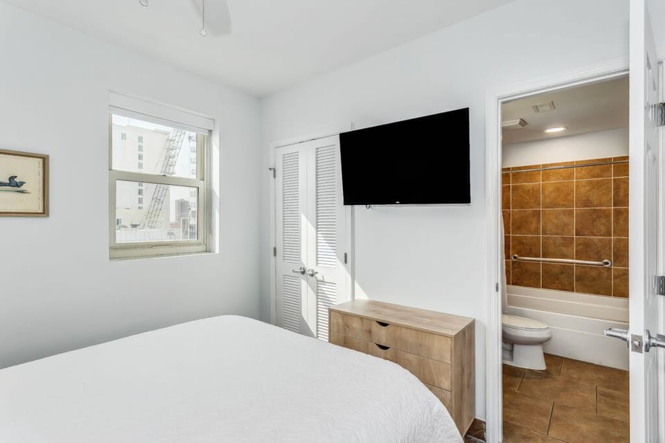 Beach Club 306A - Secondary Bedroom