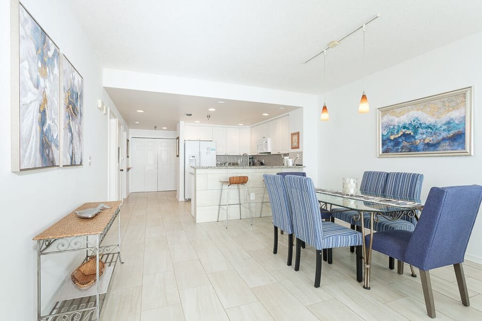 Emerald Isle 205 - Dining room