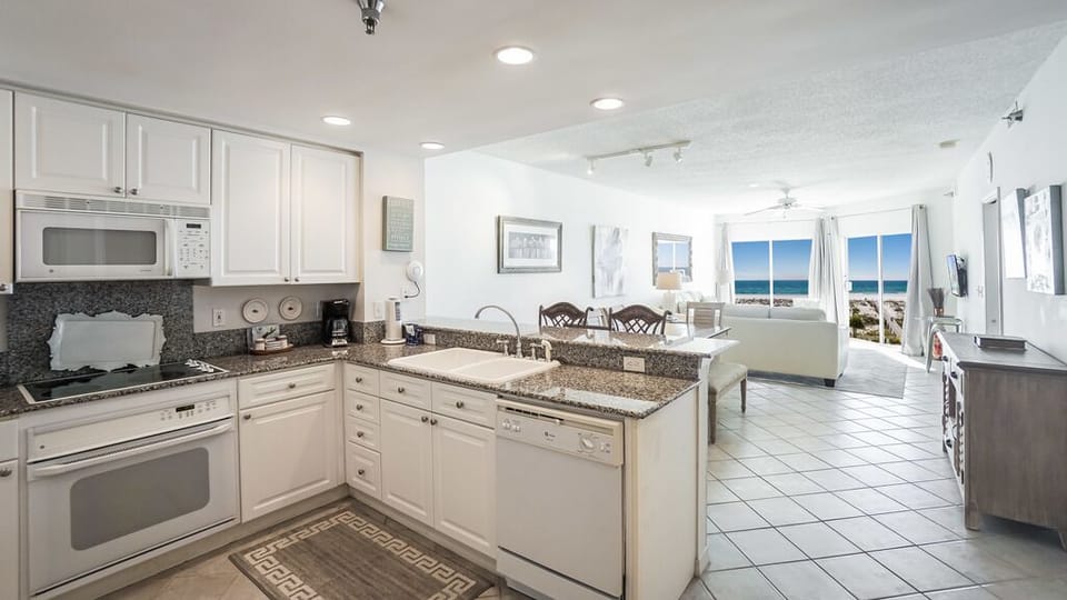 Emerald Isle 303 - Kitchen