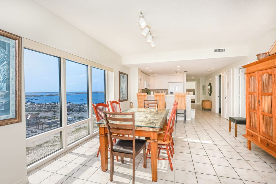 Emerald Isle 1208 - Dining room